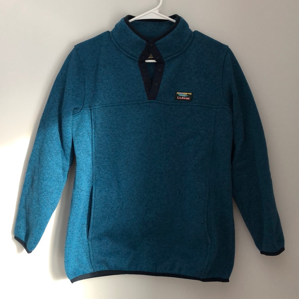 Long sleeve pullover sweatshirt